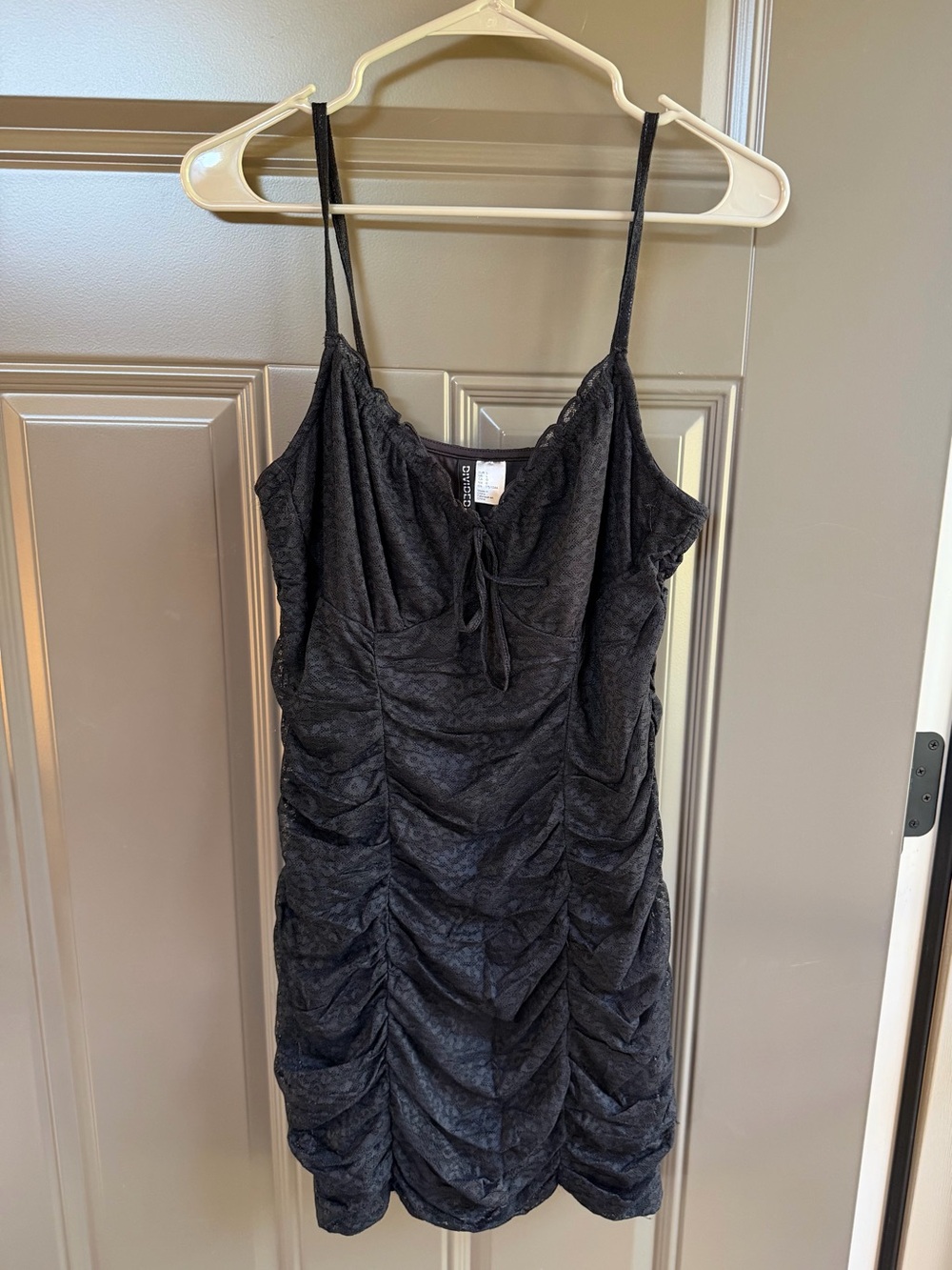 Dividend Fully Lined Black Ruched Lace Slip Dress, Size Large
